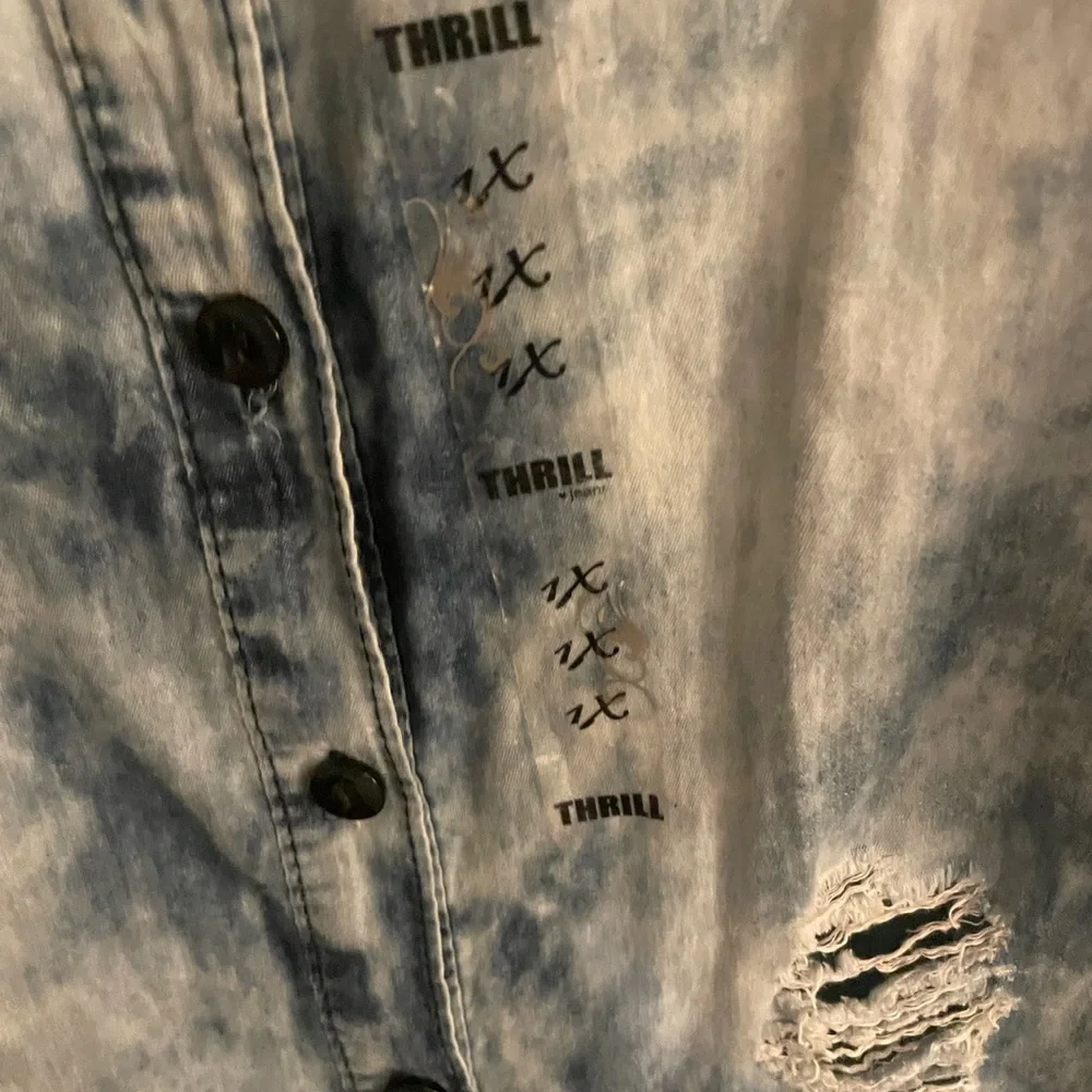 Thrill Distressed Indigo Shirt - Picture 6 of 7
